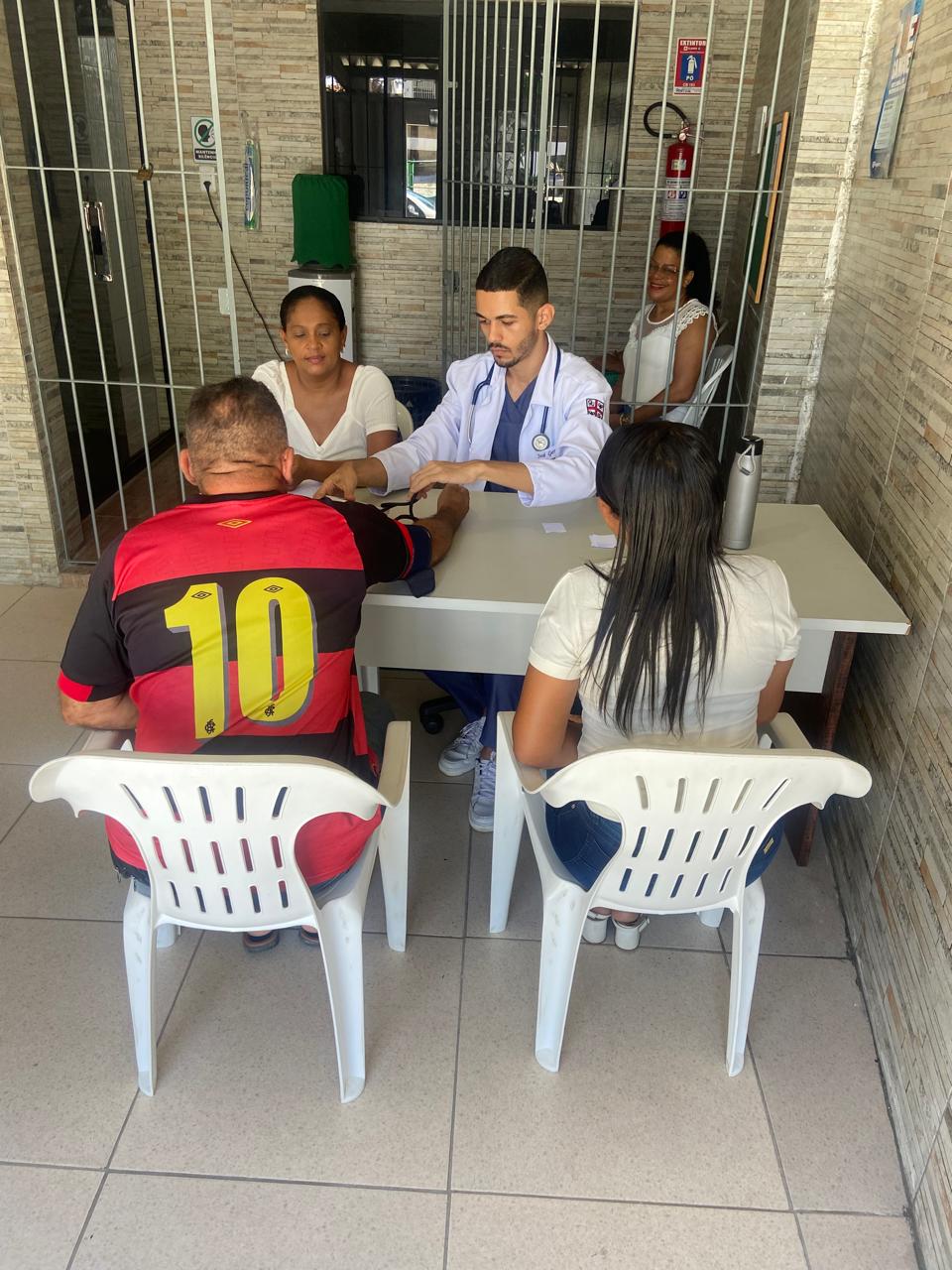 Atendimento médico à comunidade no Ambulatório CMMAB