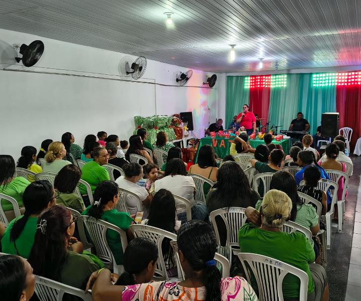 Comunidade reunida em ação social da CMMAB em Igarassu